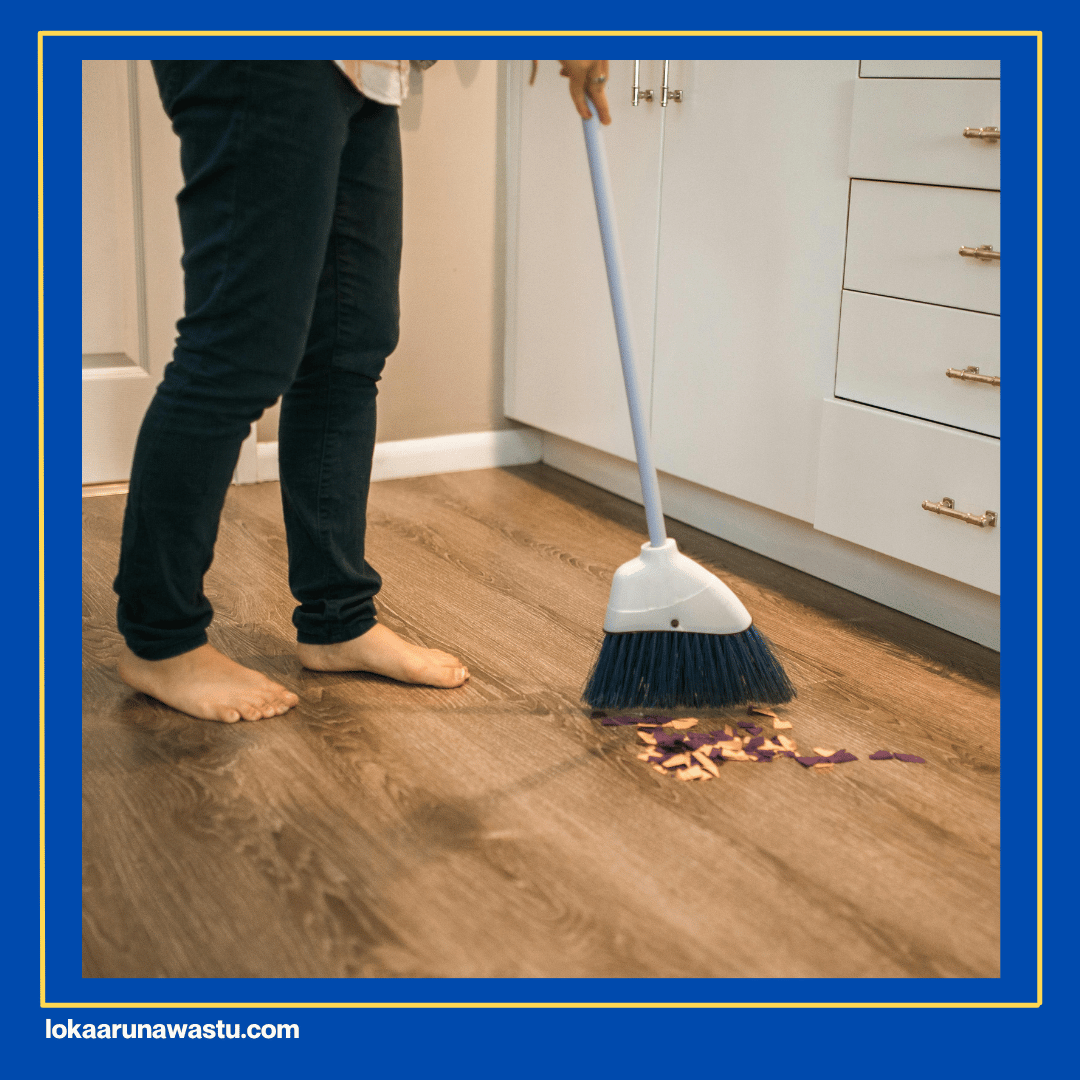 Tidak Membersihkan Lantai